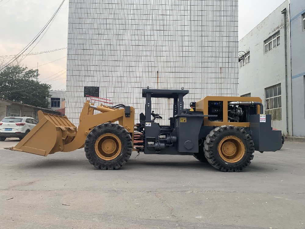 ZL-20矿用装载机试车交付客户